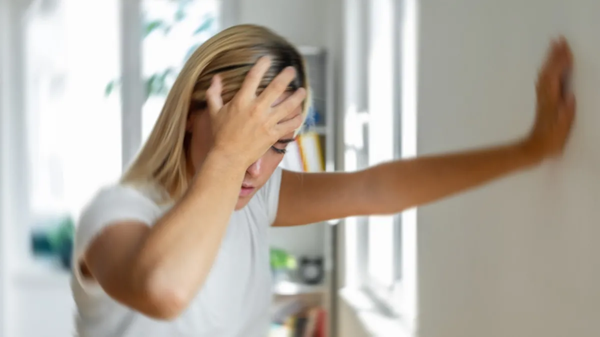 Ani baş dönmesi atakları yaşıyorsanız dikkat! İç kulak hastalığının işareti olabilir