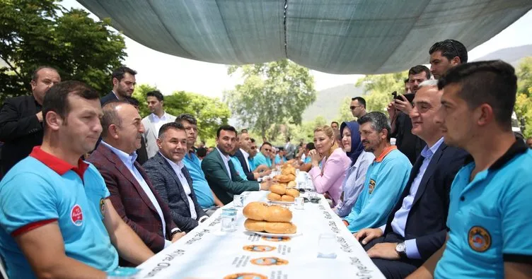 Alanya’ya gelen Çavuşoğlu ve Ersoy Belediye çalışanlarıyla buluştu