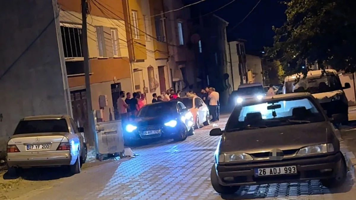 Eskişehir’de iki grup arasında taşlı sopalı kavga: 1’i polis 7 yaralı! Eskişehir’de iki grup arasında taşlı sopalı kavga: 1’i polis 7 yaralı!