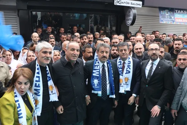 ak-parti-sirnak-belediye-baskan-adayi-mehmet-yarkaya-coskulu-karsilama-1705846814478.jpeg