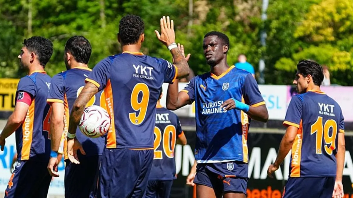 Başakşehir futbol takımı oyuncuları sahada