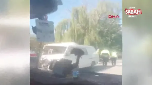 Bursa'da minibüs, traktöre çarptı: 1'i ağır 3 yaralı | Video
