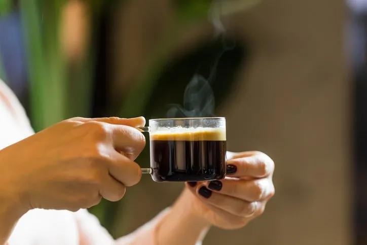 Kahveyi böyle içmek metabolizmayı ateşliyor! Yağları cayır cayır yakıyor