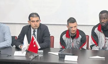 Basketbolcular öğrencilerle buluştu