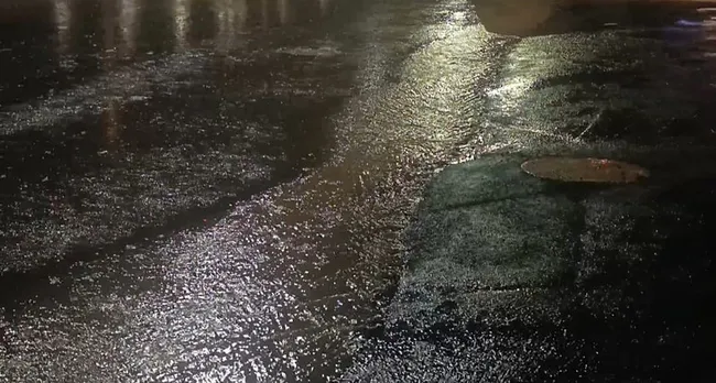 Su birikintileri nedeniyle zorlanan sürücüler