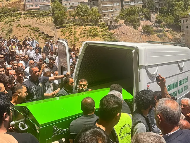 son-dakika-hakkaride-aile-katliami-musa-gezer-tarafindan-oldurulen-adilsah-gezer-ile-annesi-ve-2-kardesi-topra-1781507427564.jpeg