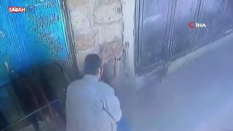 İsrail askeri kılık değiştirip, Filistinli sivile kurşun yağdırdı | Video