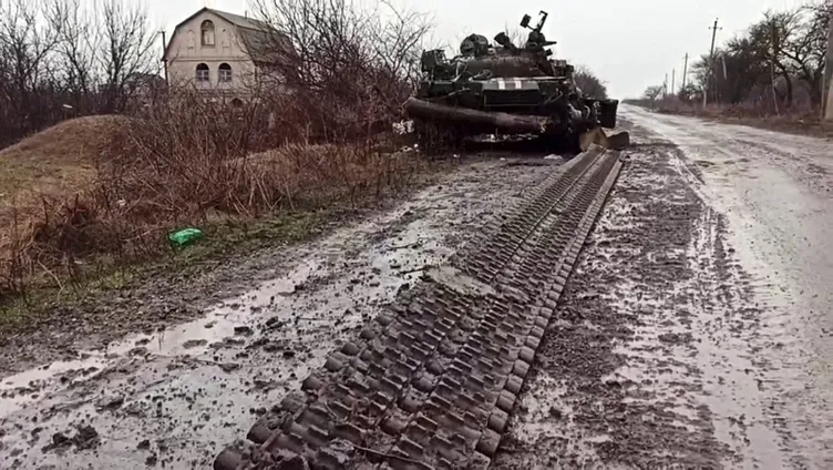 Rusya Ukrayna savaşı şiddetlenerek devam ediyor! Zelenskiy'den flaş açıklama: Havalimanı yerler bir...
