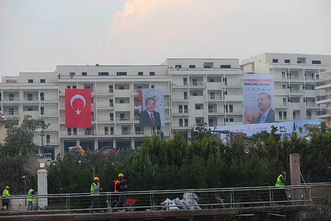 asrin-insa-seferberligi-tamamlaniyor-baskan-recep-tayyip-erdogan-455-bininci-deprem-konutunu-teslim-edecek-1766816002977.jpeg Asrın inşa seferberliği tamamlanıyor: Başkan Recep Tayyip Erdoğan 455 bininci deprem konutunu teslim edecek!