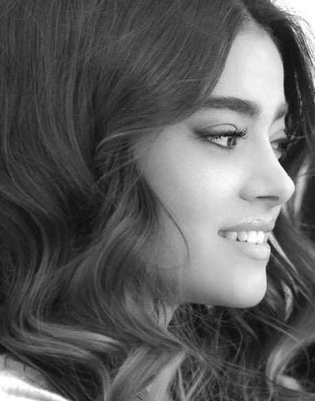 Hande Erçel'in ikizini buldu! .