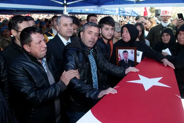 Afrin şehidi Uzman Çavuş'u Kahramanmaraş'ta 10 bin kişi uğurladı
