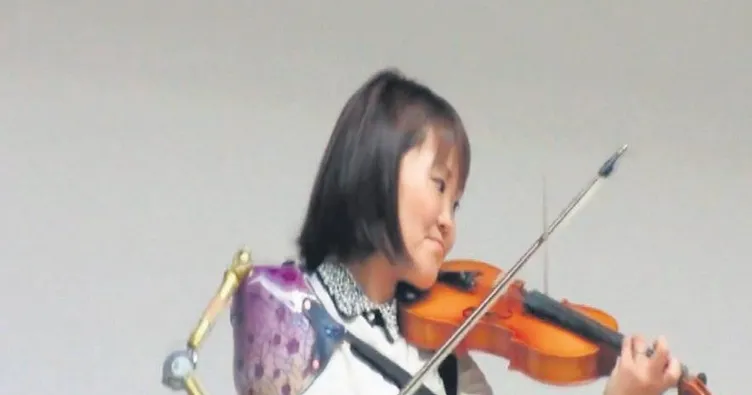 Biyonik kollu keman virtüözü