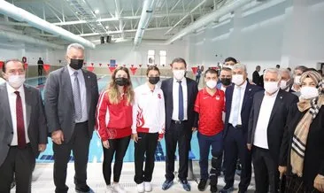 Eyüpsultan’ın ikinci havuzu şampiyonlar eşliğinde açıldı