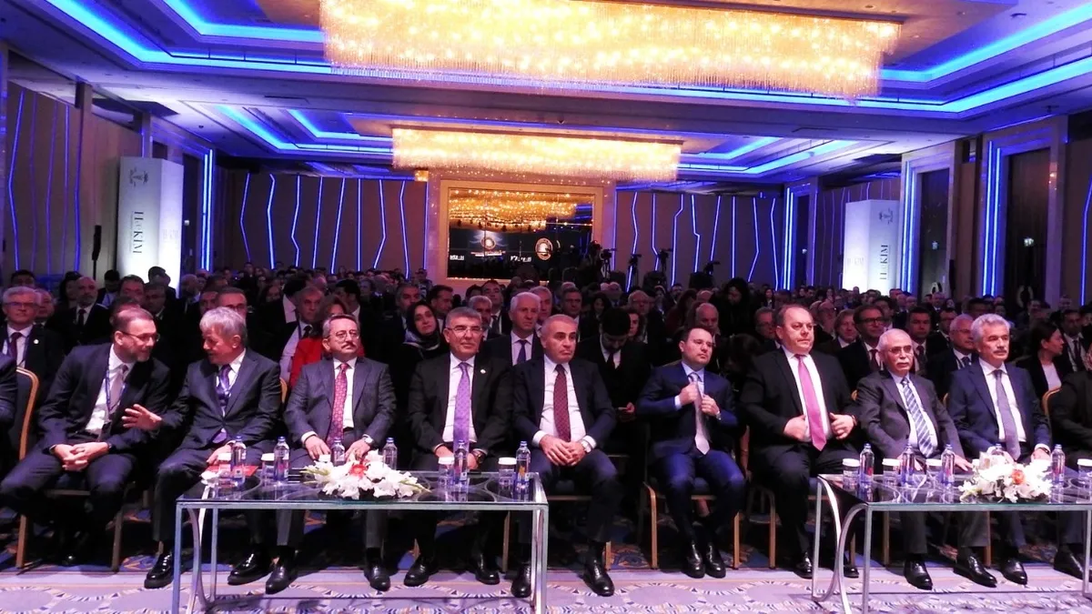 Bakan Memişoğlu: Sağlık hizmetinin her aşamasında yoğun bir emek var haber görseli
