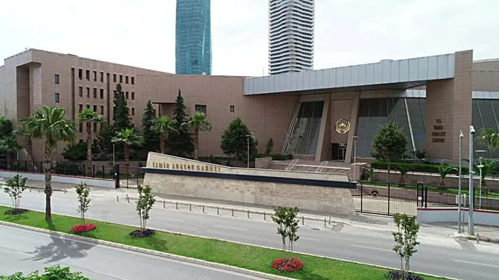 izmirde-vatandaslik-vaadiyle-haksiz-kazanc-saglayan-suphelilere-operasyon-3-gozalti-1790245462871.jpg