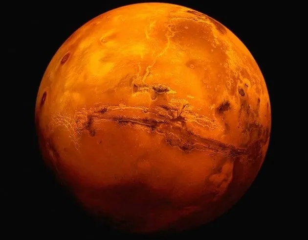 Mars yüzeyinde buzul tabakalar buldu