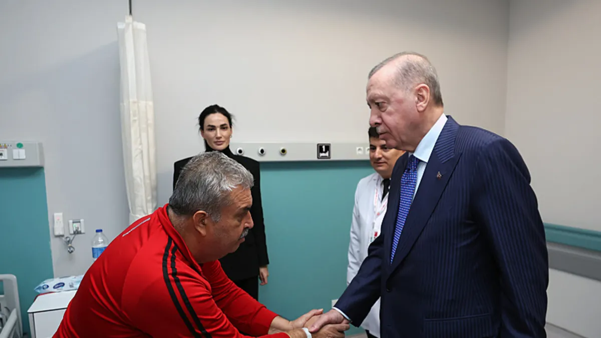 Başkan Erdoğan, Aydın Şehir Hastanesinde tedavi gören vatandaşları ziyaret etti Başkan Erdoğan, Aydın Şehir Hastanesinde tedavi gören vatandaşları ziyaret etti