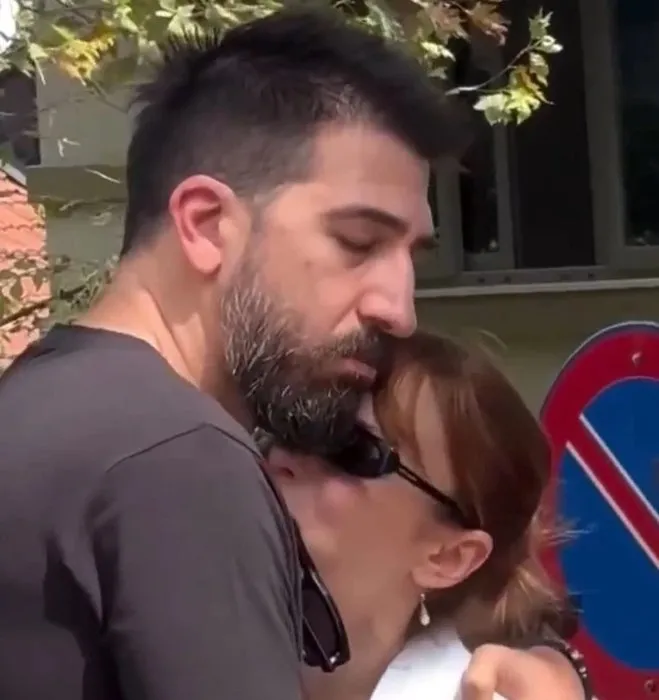 Annesini birkaç gün önce kaybetmişti! Nilperi Şahinkaya Beni affedin diyerek paylaştı!