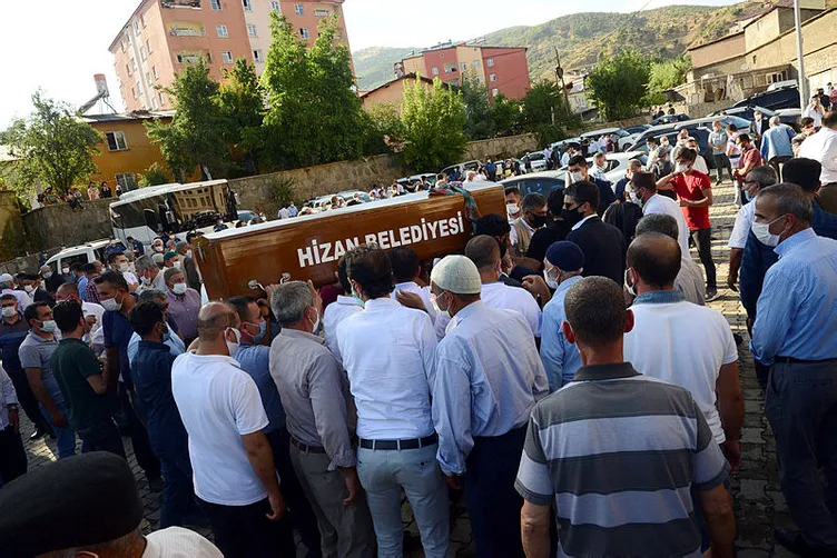 Son dakika haberler...Pınar Gültekin gözyaşları arasında son yolculuğuna uğurlandı. Son yolculuğunda bölge halkı onu yalnız bırakmadı...