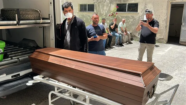 keneden-bir-can-daha-gitti-1750843587890.jpg Kene kabusu büyüyor! Bir haftadır tedavi görüyordu: Celal Sarsılmaz'dan acı haber!