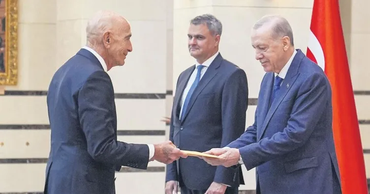3 büyükelçiden güven mektubu