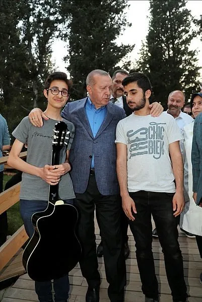 BaÅkan ErdoÄan, NakkaÅtepe Millet Bahçesi'ni gezdi vatandaÅlarla sohbet etti