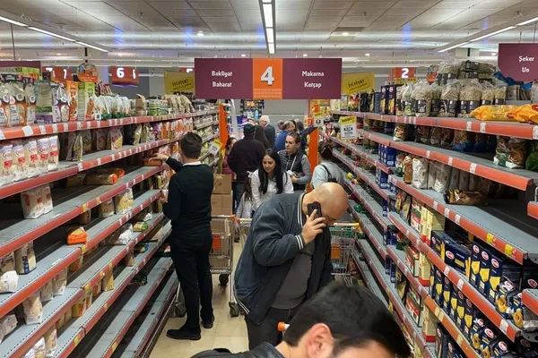 son-dakika-stokculara-agir-yaptirimlar-geliyor-tbmm-sanayi-ve-ticaret-komisyonunda-kabul-edildi-1639681686572.jpg