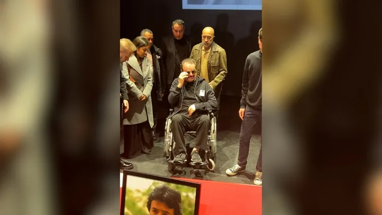 Çok ekmeğini yedim diyen Tatlıses Ferdi Tayfur’un cenazesinde gözyaşlarına boğuldu! Tayfur’un oğluna sarılıp...