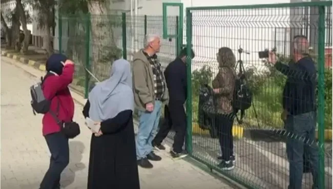 KKTC’de 28 Şubat zihniyeti hortladı! Yasağı sevinç gözyaşlarıyla kutladılar...