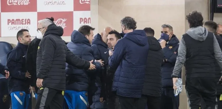 Villarreal - Barcelona maçı sonrası ortalık karıştı! Xavi - Emery kavgasını polis önledi...