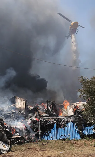 Selanik’te orman yangını fabrikayı vurdu