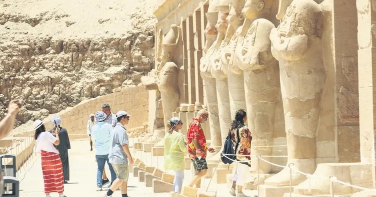 Firavun Hatşepsut’un tapınağına turist akını