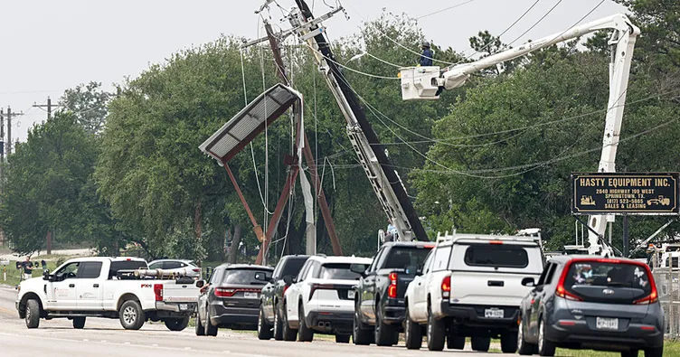 ABD’de şiddetli hava felaketi: Hortum ve fırtına can aldı