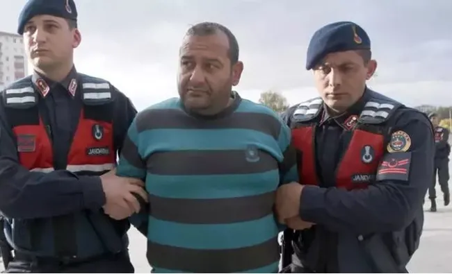 son-dakika-vahsetin-adresi-kayseri-keserle-komsusunu-katletti-bileziklerini-almak-icin-kolunu-kesmis-1764840520593.jpg