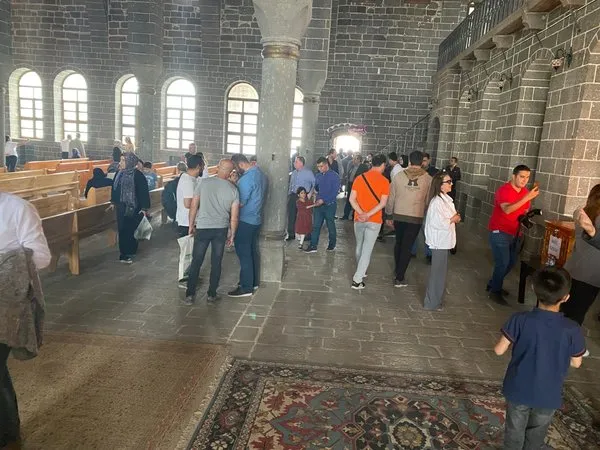 hendek-olaylarinda-zarar-gordugu-icin-onarilan-ermeni-kilisesine-ziyaretci-akini-1652768030823.jpeg