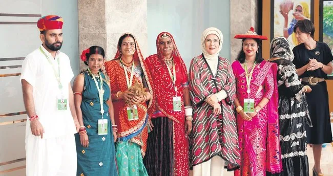 Emine Erdoğan, lider eşleriyle bir araya geldi Emine Erdoğan, lider eşleriyle bir araya geldi