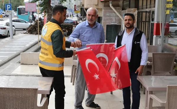 haliliye-belediyesinden-29-ekime-ozel-bayrak-dagitimi-1793193634943.jpg