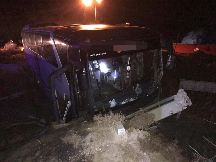 Bursaspor taraftarını taşıyan otobüs kaza yaptı