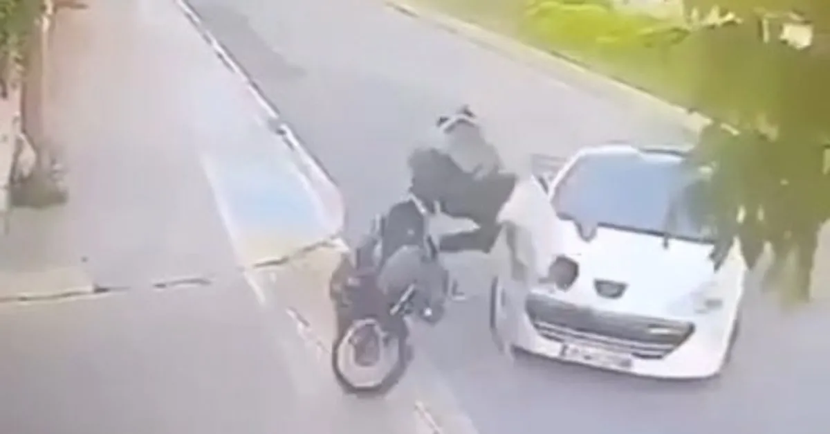 istanbul da akilalmaz kaza motosiklet surucusu metrelerce havaya uctu son dakika yasam haberleri