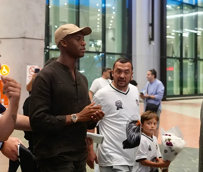 besiktas-yeni-transferini-acikladi-tiago-djalo-istanbula-geldi-1756232846160.jpg