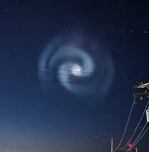 Bir anda gökyüzünde beliren gizemli küre dünyayı şaşırttı! Gören UFO sandı, gerçek çok başka çıktı