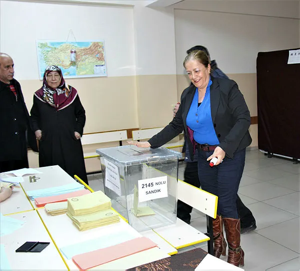 Türkiye sandık başında! 57 milyon seçmen tercihini yapıyor