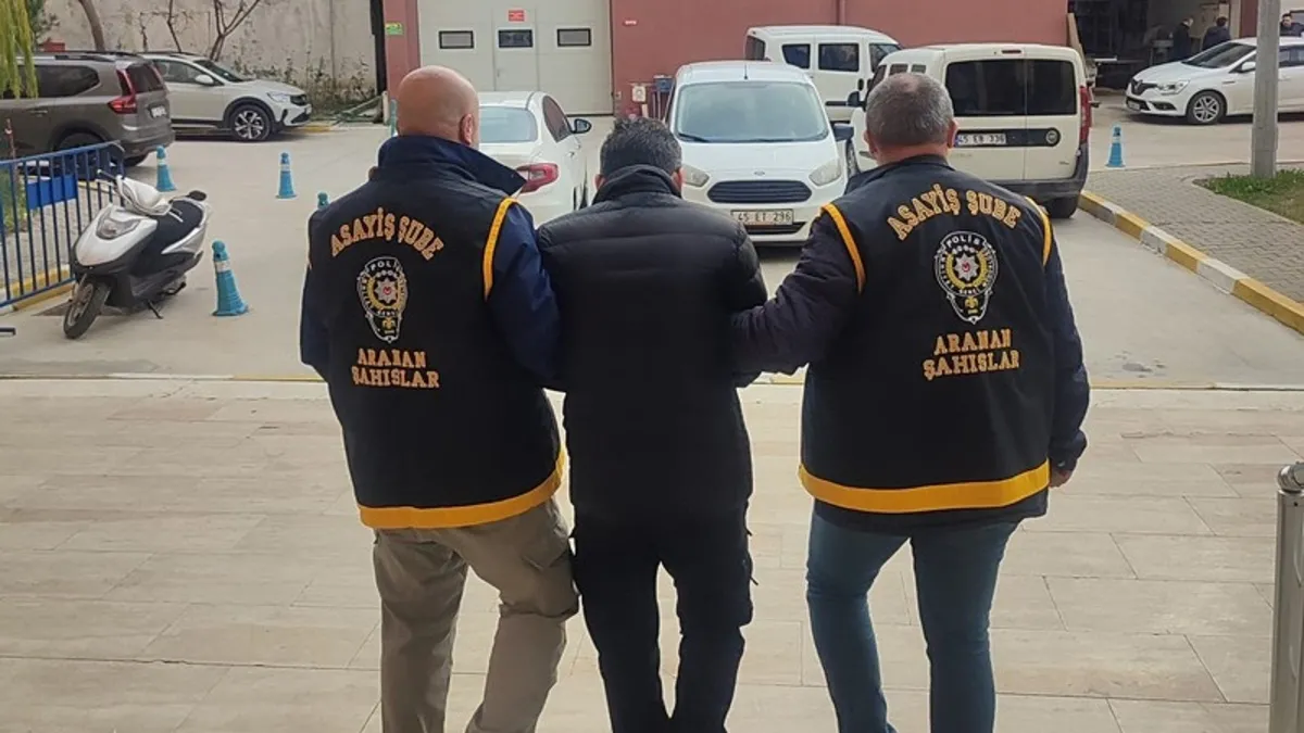 Manisa’da 7 ayrı suçtan aranan firari kıskıvrak yakalandı Manisa’da 7 ayrı suçtan aranan firari kıskıvrak yakalandı