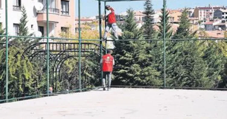 Gölbaşı’nın halı sahaları onarılıyor