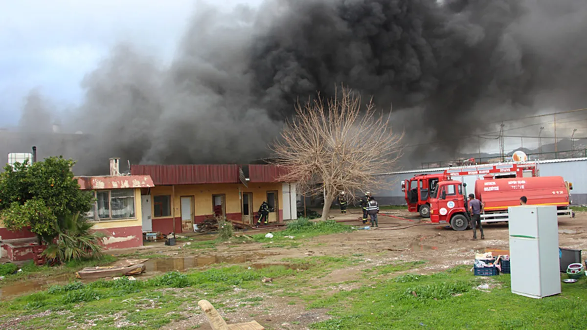 Antalya’da ekmek fırınında yangın!