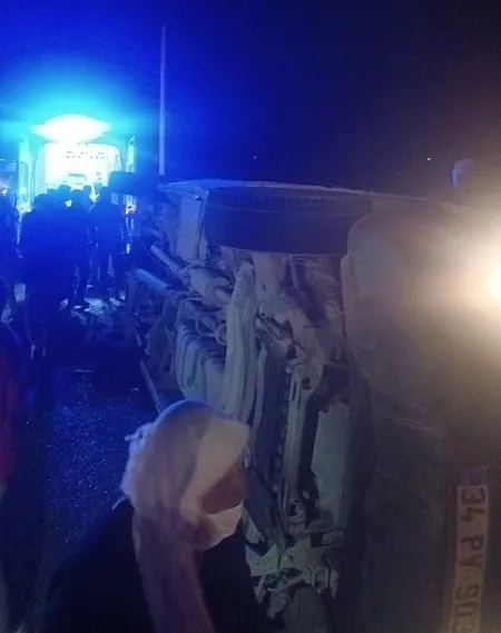 vanda-yolcu-minibusu-devrildi-9-yarali-1789501238921.jpg