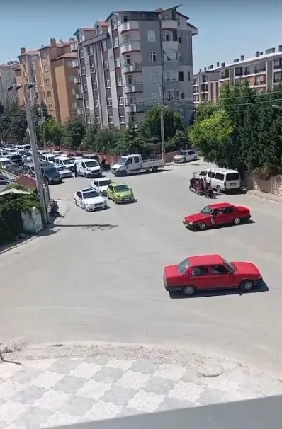 trafik-magandasi-ambulansin-gecisine-izin-vermeyip-drift-yapti-magandaya-232-bin-tl-ceza-kesilip-ehliyetine-4-1784379158905.jpeg