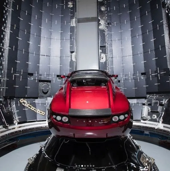 Mars’a gidecek Tesla Roadster aracın yeni fotoğrafları yayınlandı