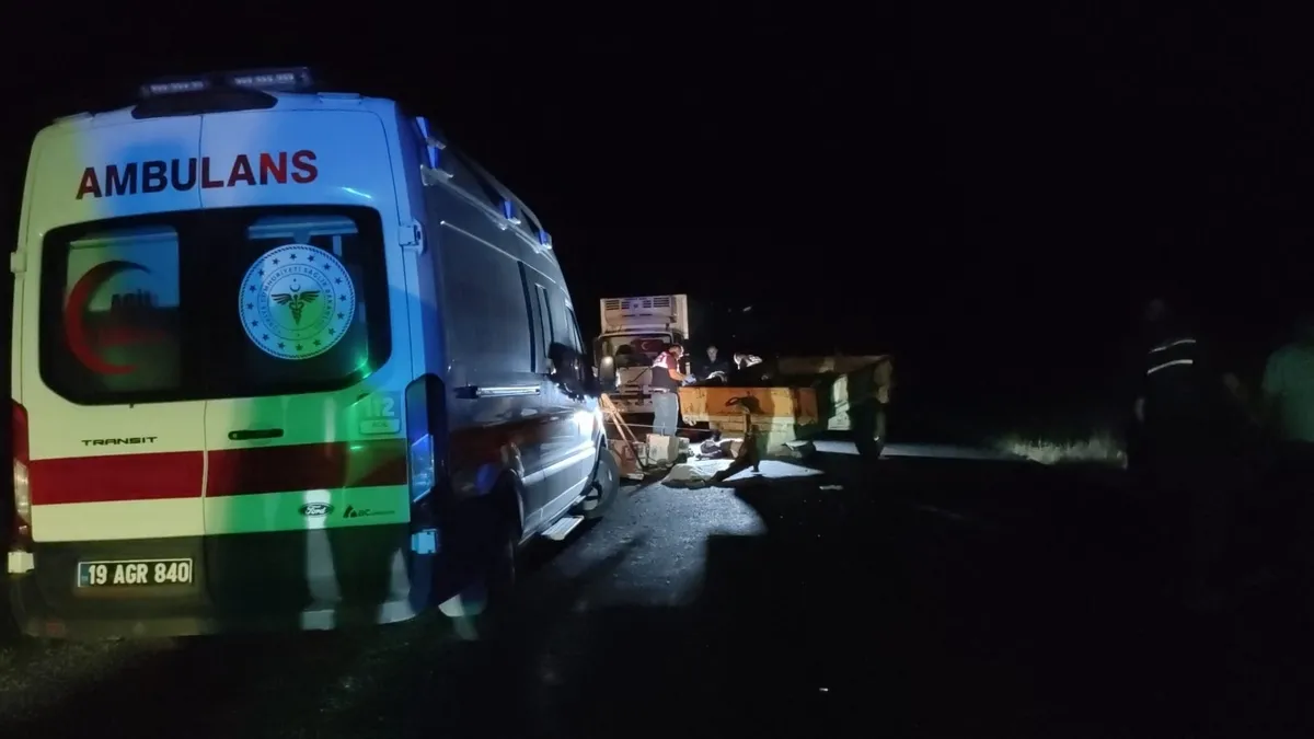 Çorum'da kamyonun traktöre arkadan çarpması sonucu meydana gelen trafik kazası