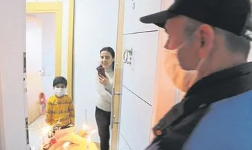 Sağlık çalışanı anneyi ağlatan doğum günü sürprizi